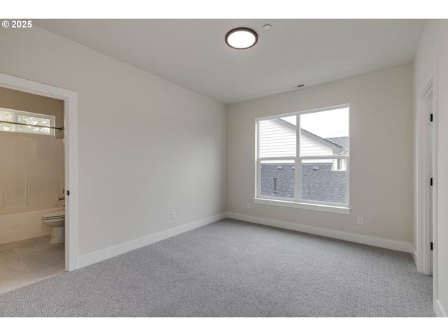 1008 E RORK Ct, Newberg, OR 97132