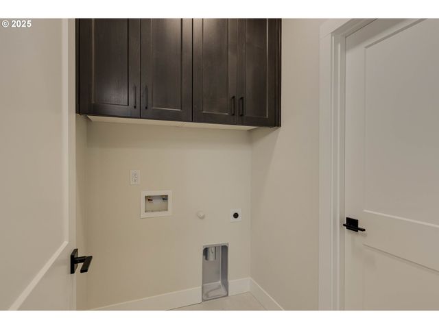 1008 E RORK Ct, Newberg, OR 97132