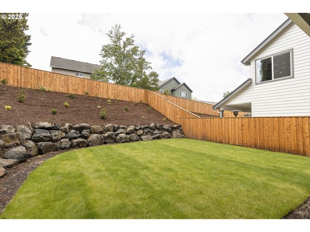 1008 E RORK Ct, Newberg, OR 97132