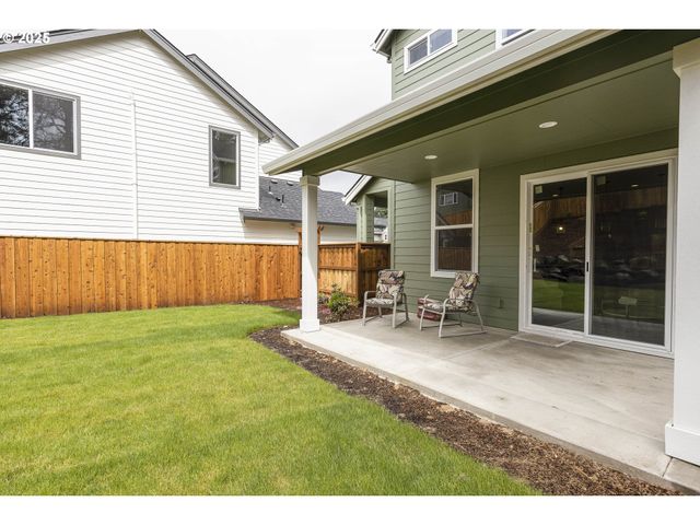 1008 E RORK Ct, Newberg, OR 97132
