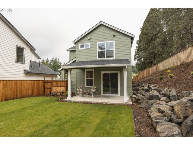 1008 E RORK Ct, Newberg, OR 97132