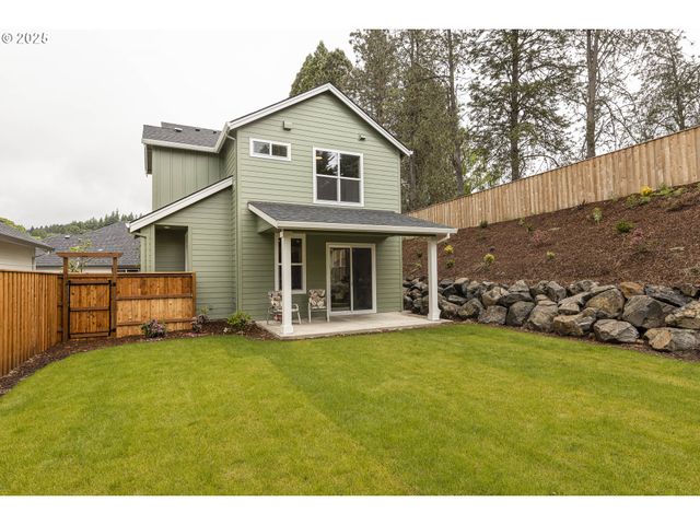 1008 E RORK Ct, Newberg, OR 97132