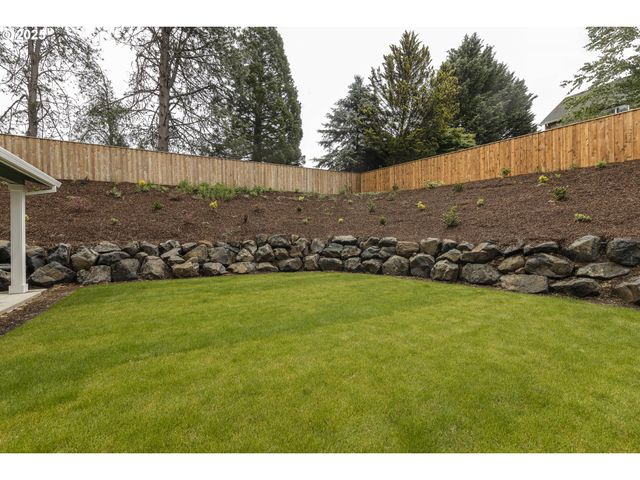 1008 E RORK Ct, Newberg, OR 97132
