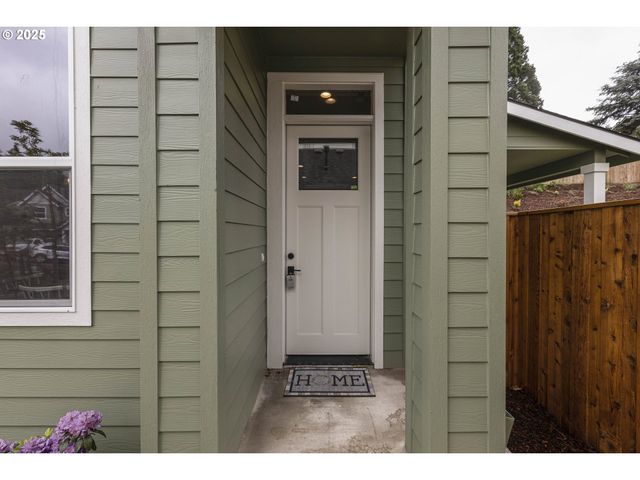 1008 E RORK Ct, Newberg, OR 97132