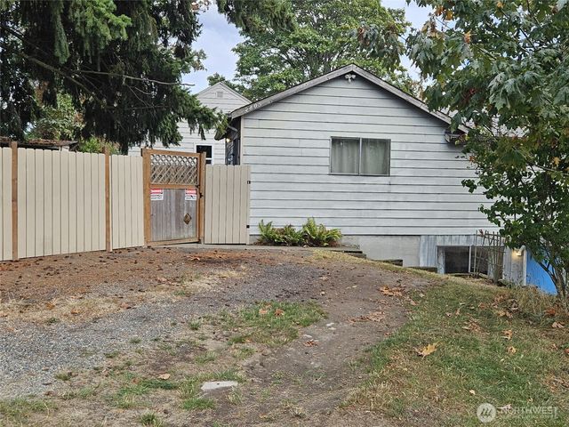 2805 62nd Avenue NE, Tacoma, WA 98422