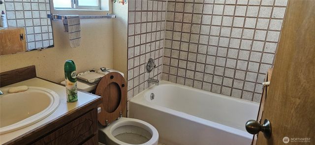 2805 62nd Avenue NE, Tacoma, WA 98422