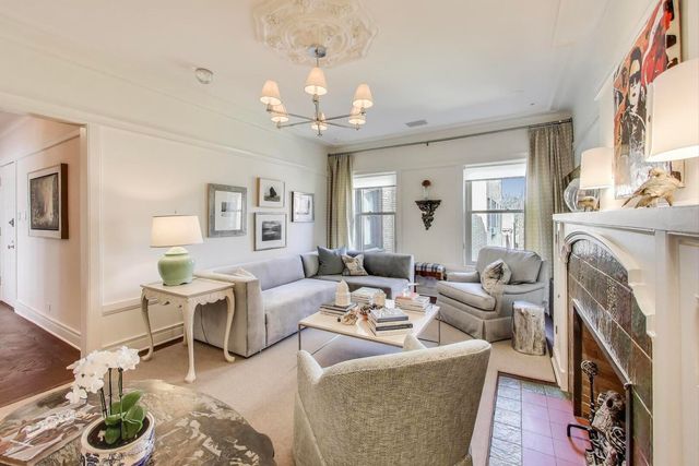 625 W Addison Street 3, Chicago, IL 60613