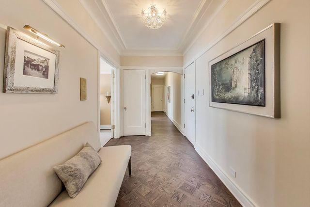 625 W Addison Street 3, Chicago, IL 60613