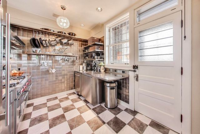 625 W Addison Street 3, Chicago, IL 60613