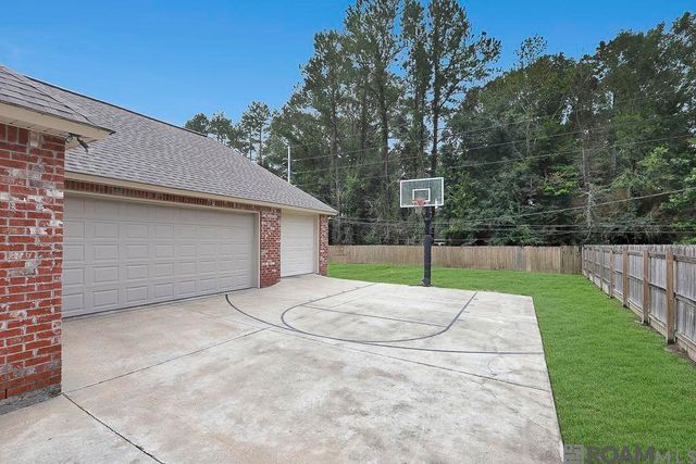 32550 Dwayne Dr, Walker, LA 70785