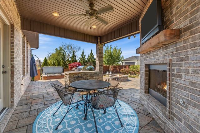 2513 S Horizon Boulevard, Rogers, AR 72758