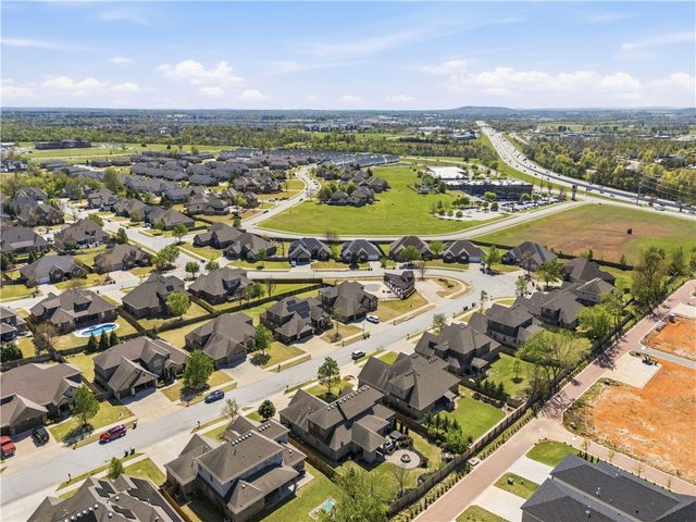 2513 S Horizon Boulevard, Rogers, AR 72758
