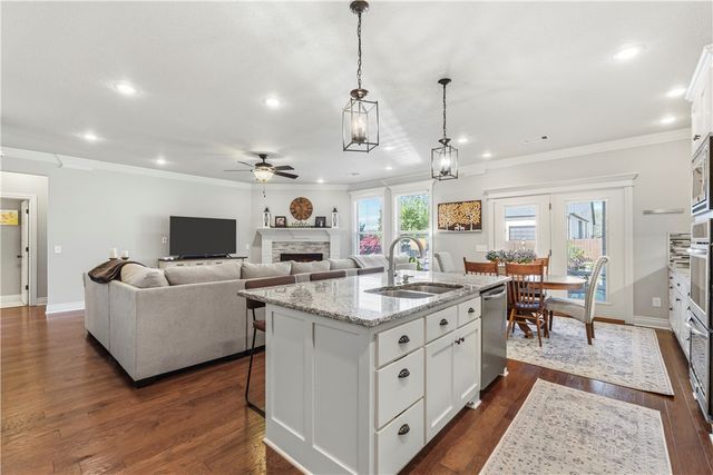 2513 S Horizon Boulevard, Rogers, AR 72758
