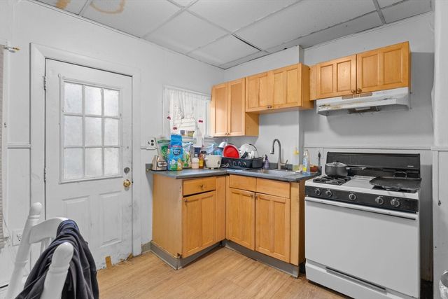 39 Spencer Ave, Chelsea, MA 02150