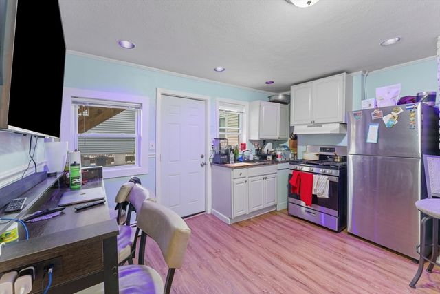 39 Spencer Ave, Chelsea, MA 02150