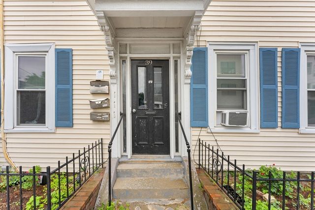 39 Spencer Ave, Chelsea, MA 02150