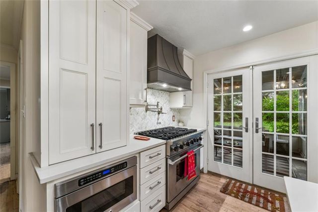 6042 Howe Drive, Fairway, KS 66205