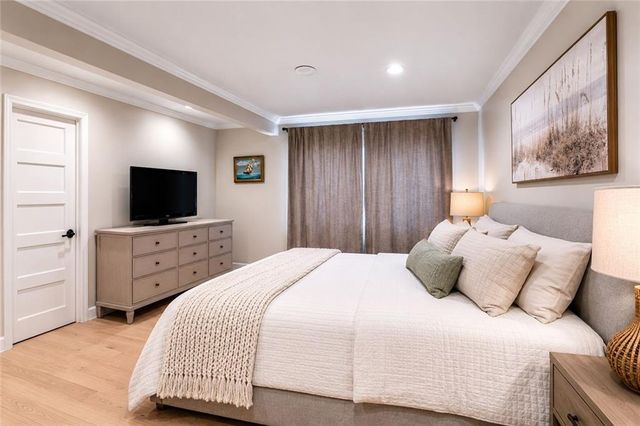 6042 Howe Drive, Fairway, KS 66205
