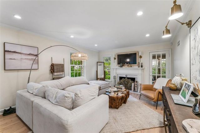 6042 Howe Drive, Fairway, KS 66205