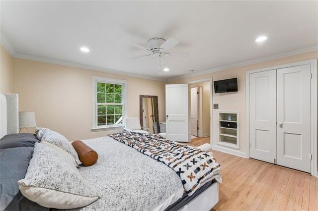 6042 Howe Drive, Fairway, KS 66205