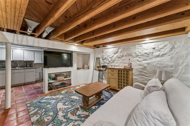 6042 Howe Drive, Fairway, KS 66205