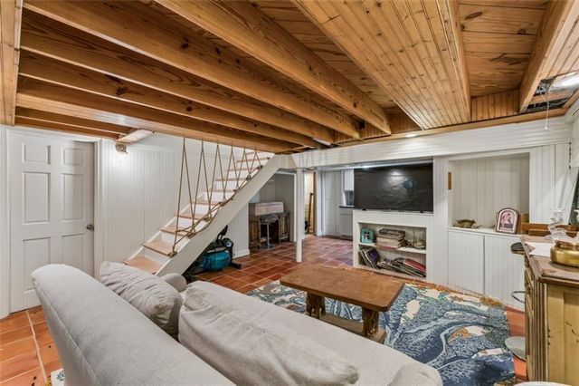 6042 Howe Drive, Fairway, KS 66205