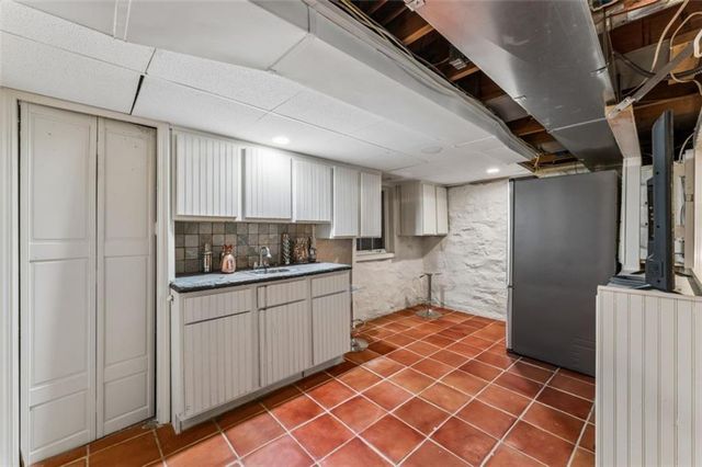 6042 Howe Drive, Fairway, KS 66205