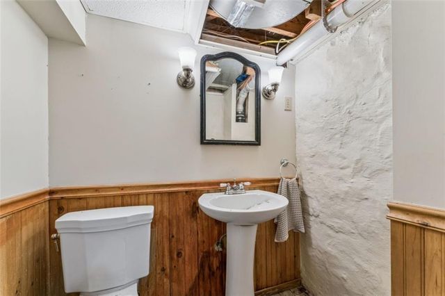 6042 Howe Drive, Fairway, KS 66205