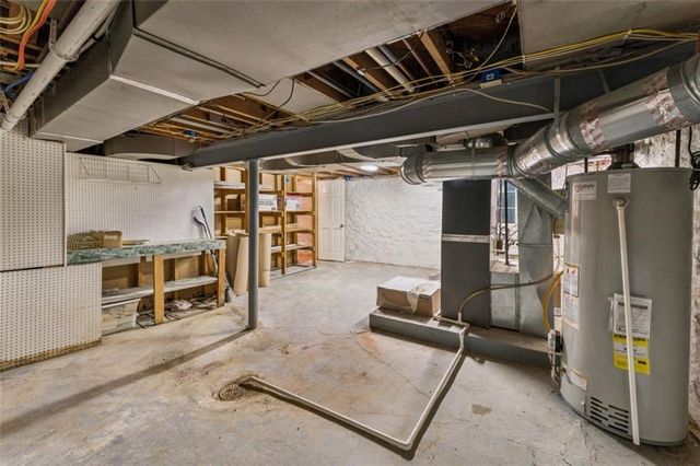 6042 Howe Drive, Fairway, KS 66205