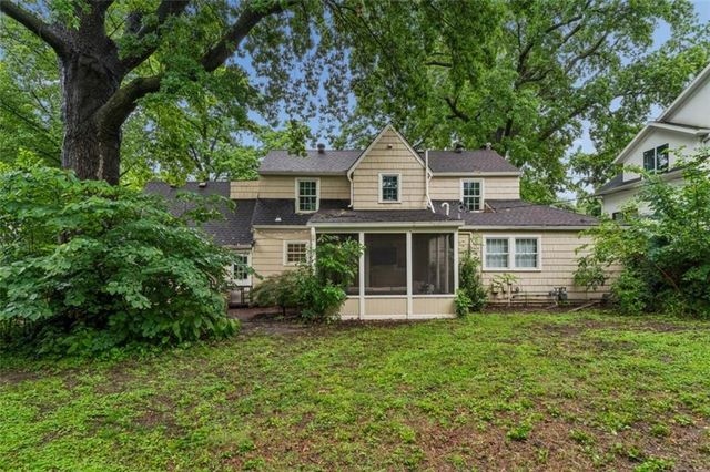 6042 Howe Drive, Fairway, KS 66205