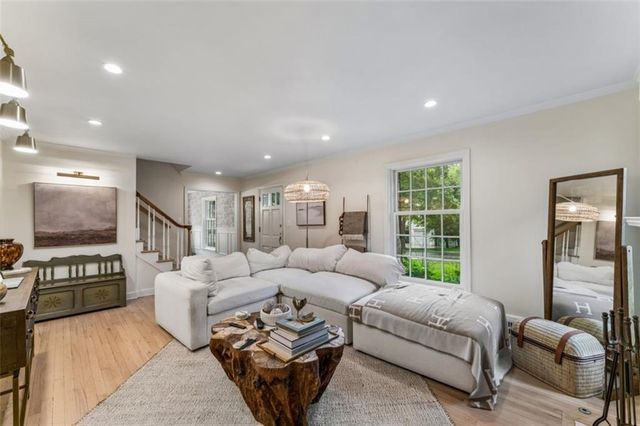 6042 Howe Drive, Fairway, KS 66205