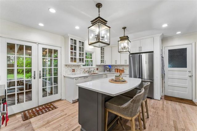 6042 Howe Drive, Fairway, KS 66205