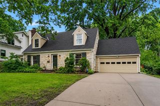 6042 Howe Drive, Fairway, KS 66205