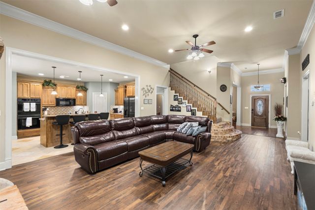 105 Country Ridge Court, Red Oak, TX 75154