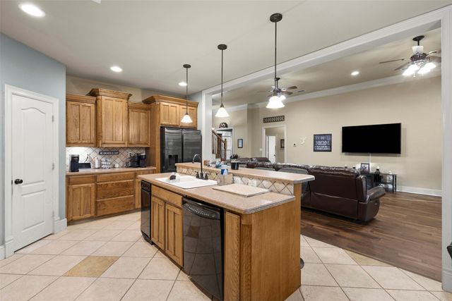 105 Country Ridge Court, Red Oak, TX 75154