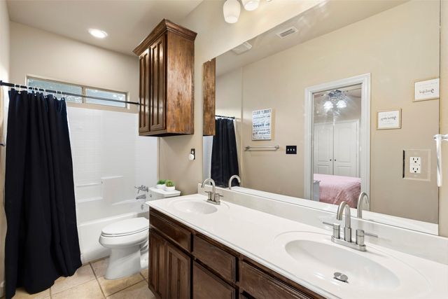105 Country Ridge Court, Red Oak, TX 75154