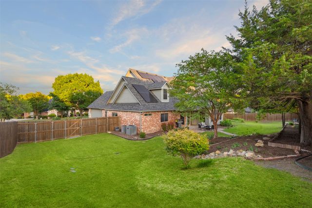 105 Country Ridge Court, Red Oak, TX 75154