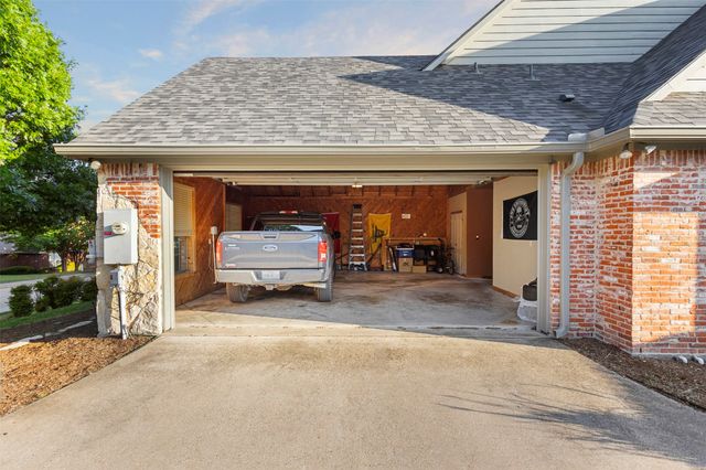 105 Country Ridge Court, Red Oak, TX 75154