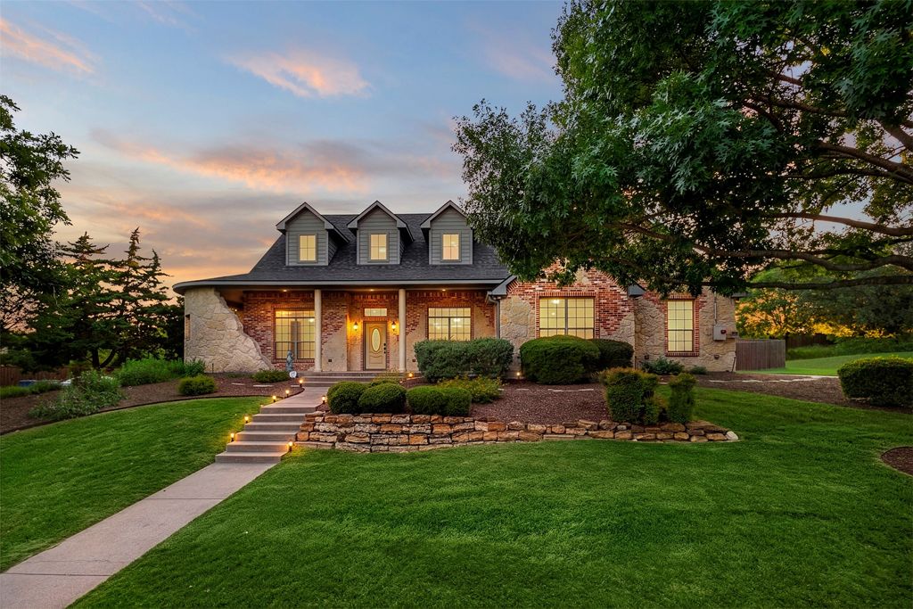105 Country Ridge Court, Red Oak, TX 75154
