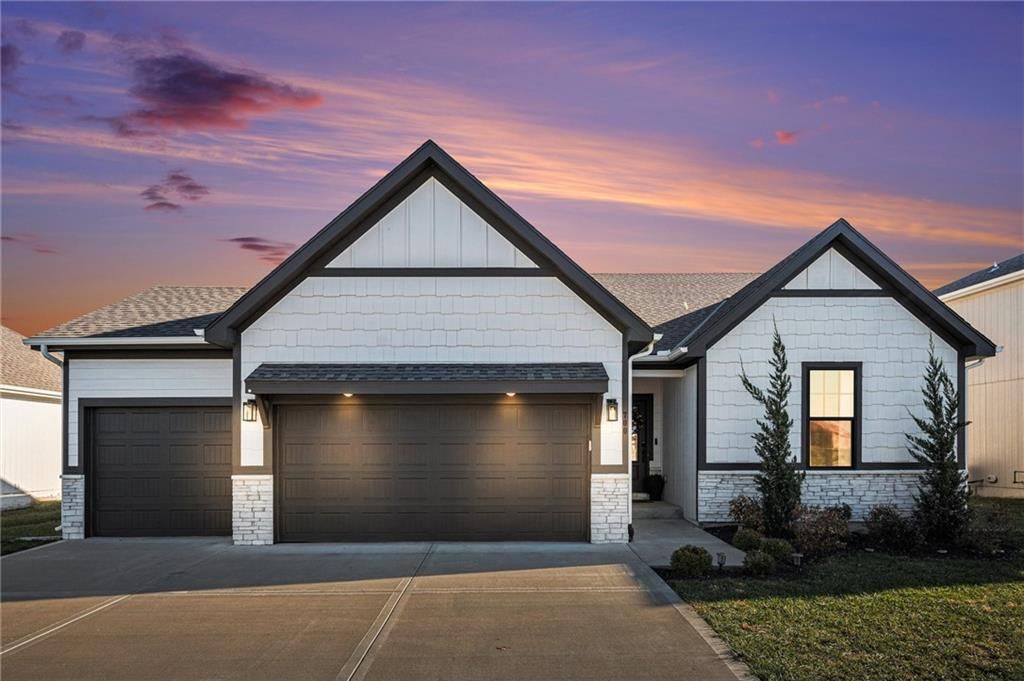 700 SE Colonial Drive, Blue Springs, MO 64014