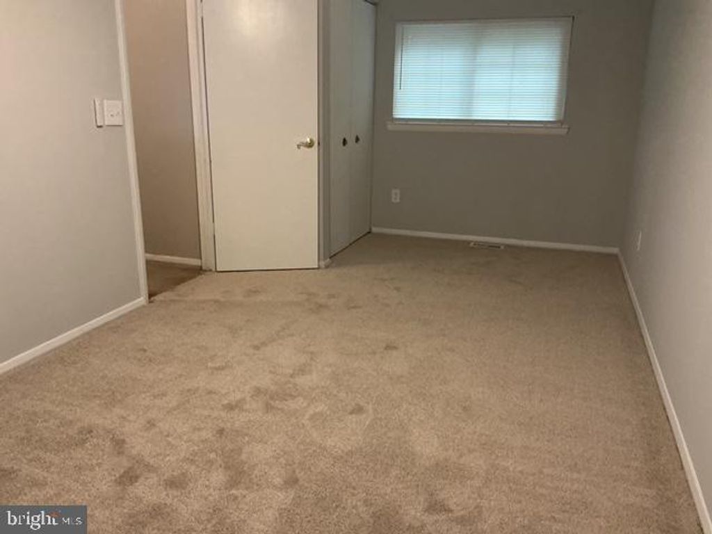 Image 10 of property listing at 330 NATURE WALK LN, Pasadena, MD 21122