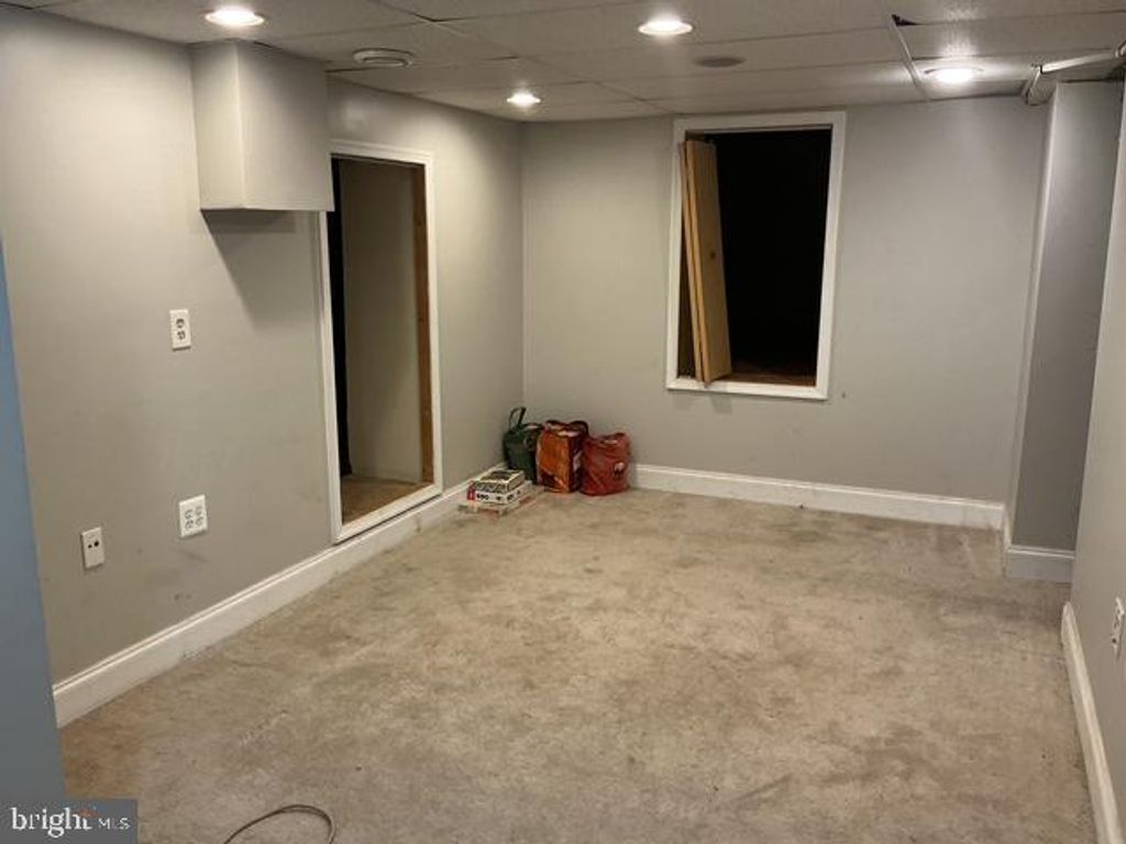 Image 11 of property listing at 330 NATURE WALK LN, Pasadena, MD 21122