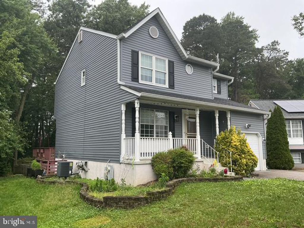 Image 13 of property listing at 330 NATURE WALK LN, Pasadena, MD 21122