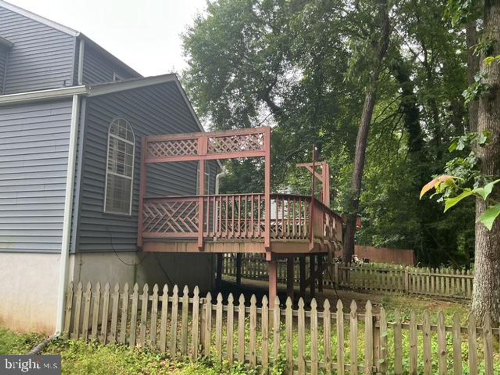 Image 14 of property listing at 330 NATURE WALK LN, Pasadena, MD 21122