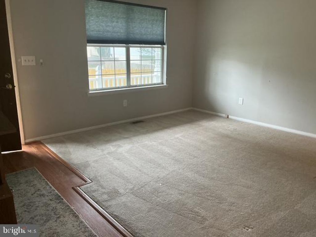 Image 3 of property listing at 330 NATURE WALK LN, Pasadena, MD 21122