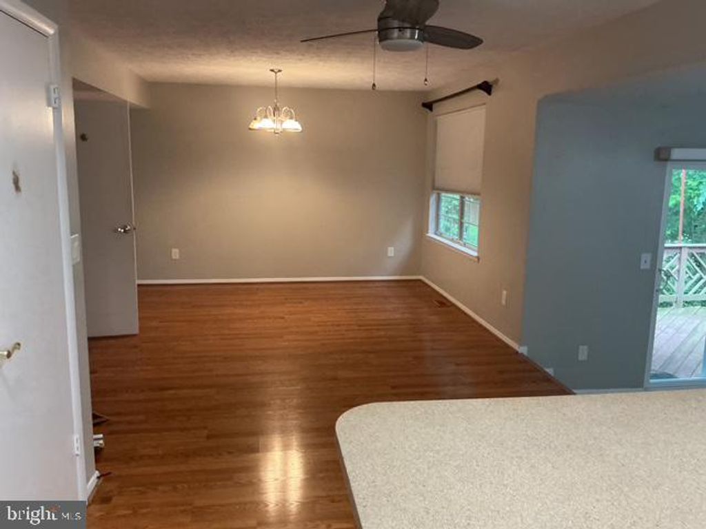 Image 4 of property listing at 330 NATURE WALK LN, Pasadena, MD 21122