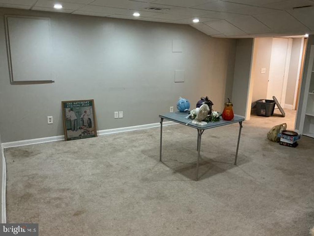 Image 7 of property listing at 330 NATURE WALK LN, Pasadena, MD 21122