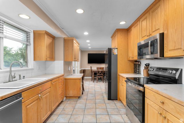 1204 W 10610 S, South Jordan, UT 84095
