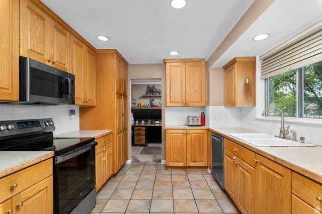 1204 W 10610 S, South Jordan, UT 84095