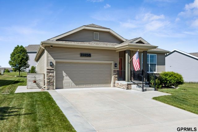 11458 Glenn Street, Papillion, NE 68046